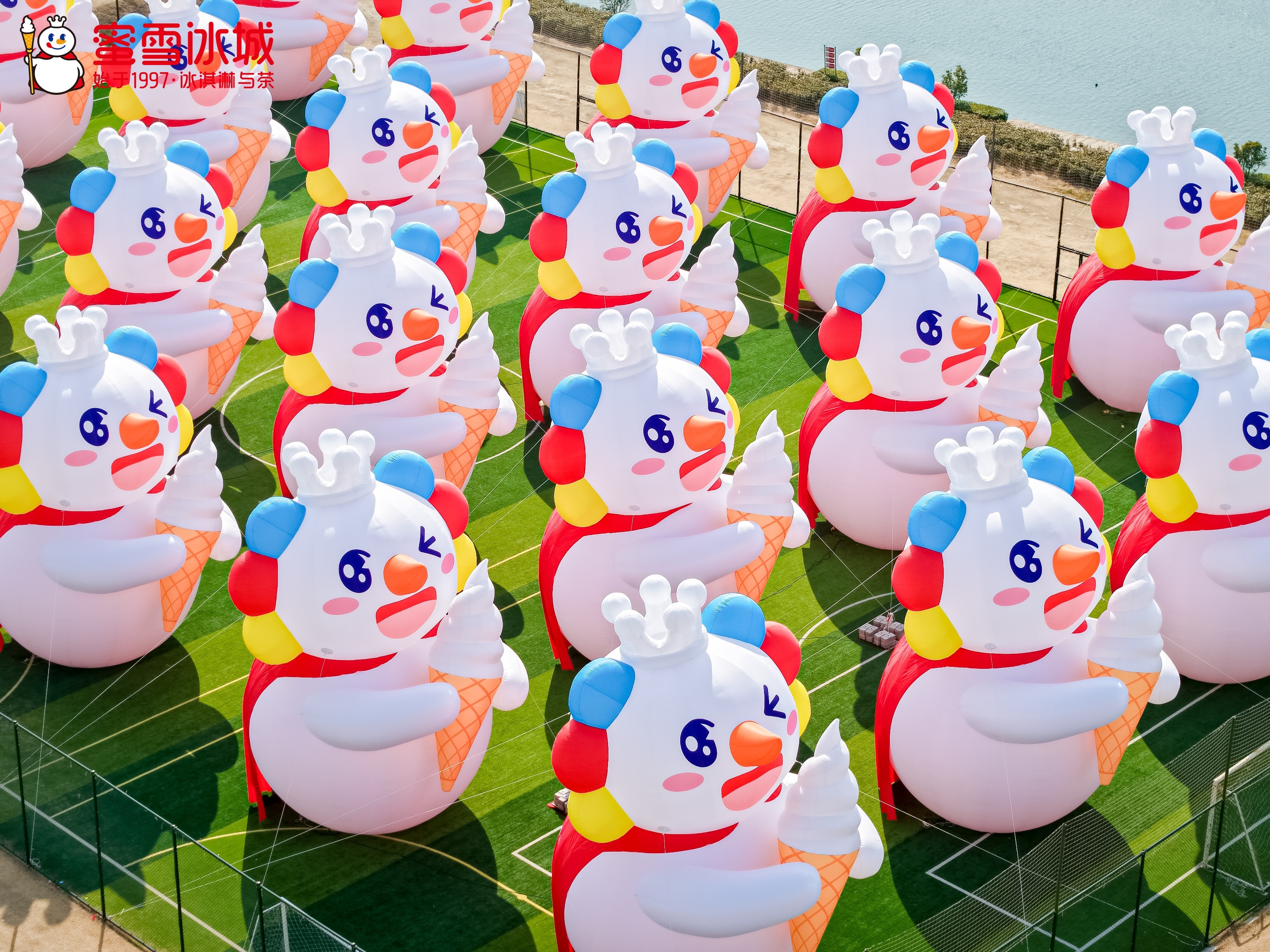 從“雪王”到港股“凍資王”:解碼新茶飲“極致性?xún)r(jià)比”背后的效率密碼 從“雪王”到港股“凍資王”:解碼新茶飲“極致性?xún)r(jià)比”背后的效率密碼