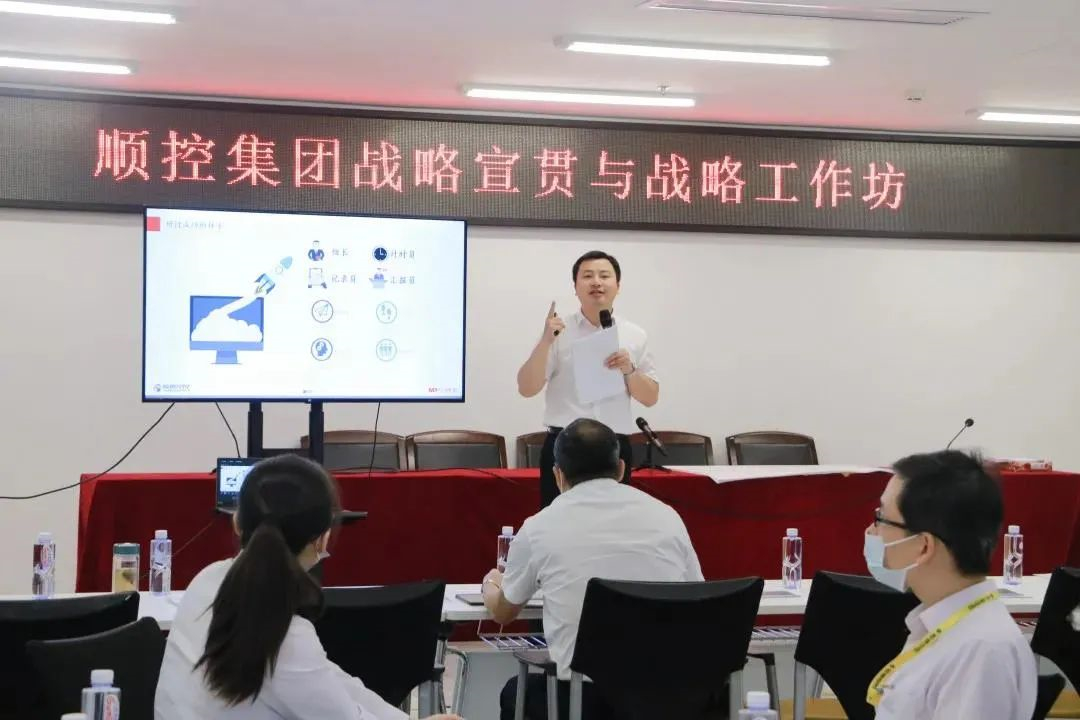 中大咨詢集團副總裁夏冰博士作背景闡述 中大咨詢集團副總裁夏冰博士作背景闡述