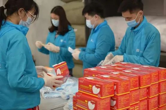 白云山口罩生產(chǎn)現(xiàn)場,中大咨詢整理 白云山口罩生產(chǎn)現(xiàn)場,中大咨詢整理